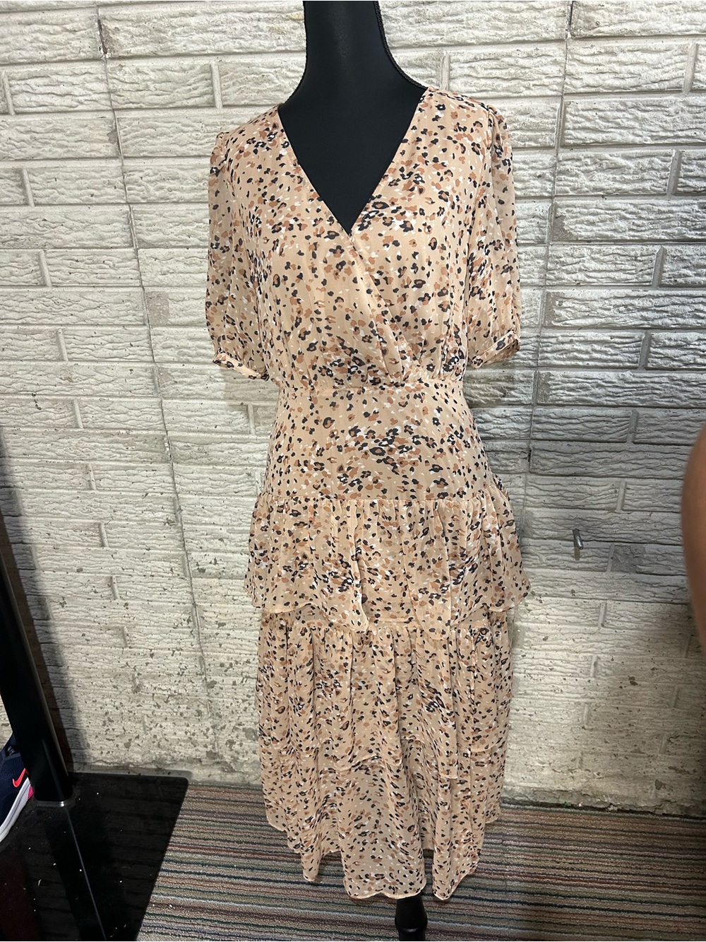 NWT Fate Brown and Cream Tiered Midi Sundress with a V-Neck Size Small Side Zip